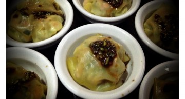 Ravioli de llagostins amb verduretes i vinagreta de mostassa antiga i soja Ravioli de llagostins amb verduretes i vinagreta de mostassa antiga i soja
