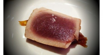 Tataki de tonyina amb chutney de carbassa i papaia Tataki de tonyina amb chutney de carbassa i papaia