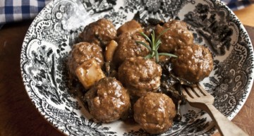 Mandonguilles amb sípia i trompetes de la mort Mandonguilles amb sípia i trompetes de la mort