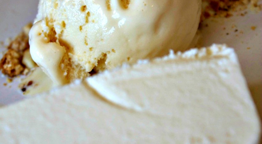 Per postres: Gelat de mel i mató Per postres: Gelat de mel i mató