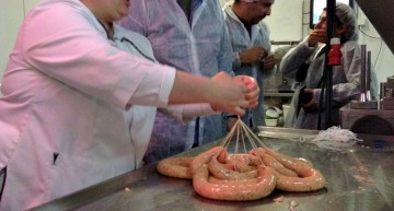Com es lliguen les botifarres Com es lliguen les botifarres