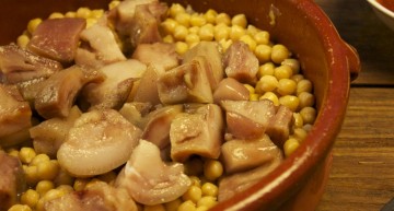 Morro de porc a la brasa amb cigronets Morro de porc a la brasa amb cigronets