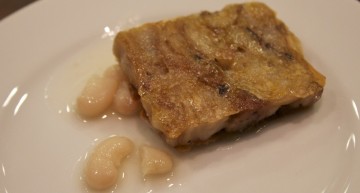 Peus de porc cruixents amb mongetes del ganxet Peus de porc cruixents amb mongetes del ganxet