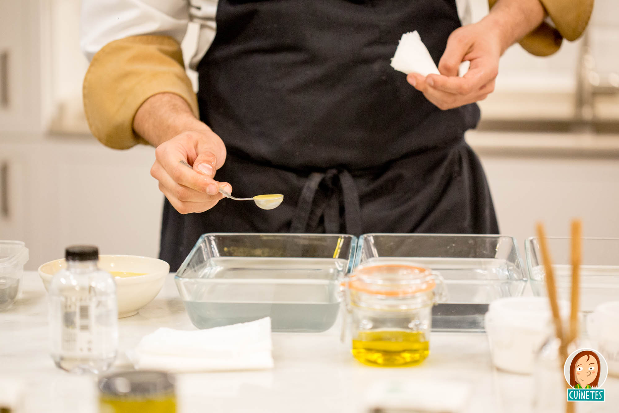 Esferificant les olives del Tickets amb Caviaroli