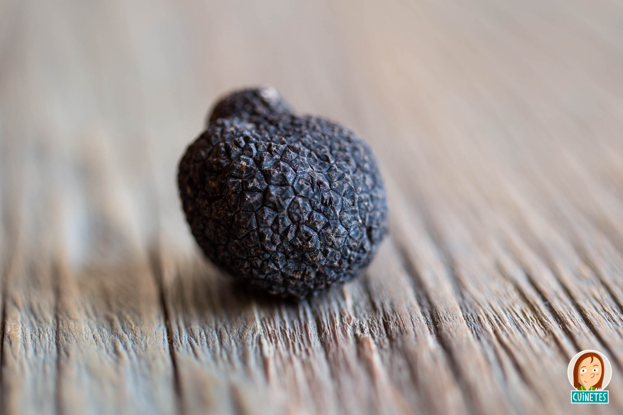 Ou de polleta amb patata i tòfona negre