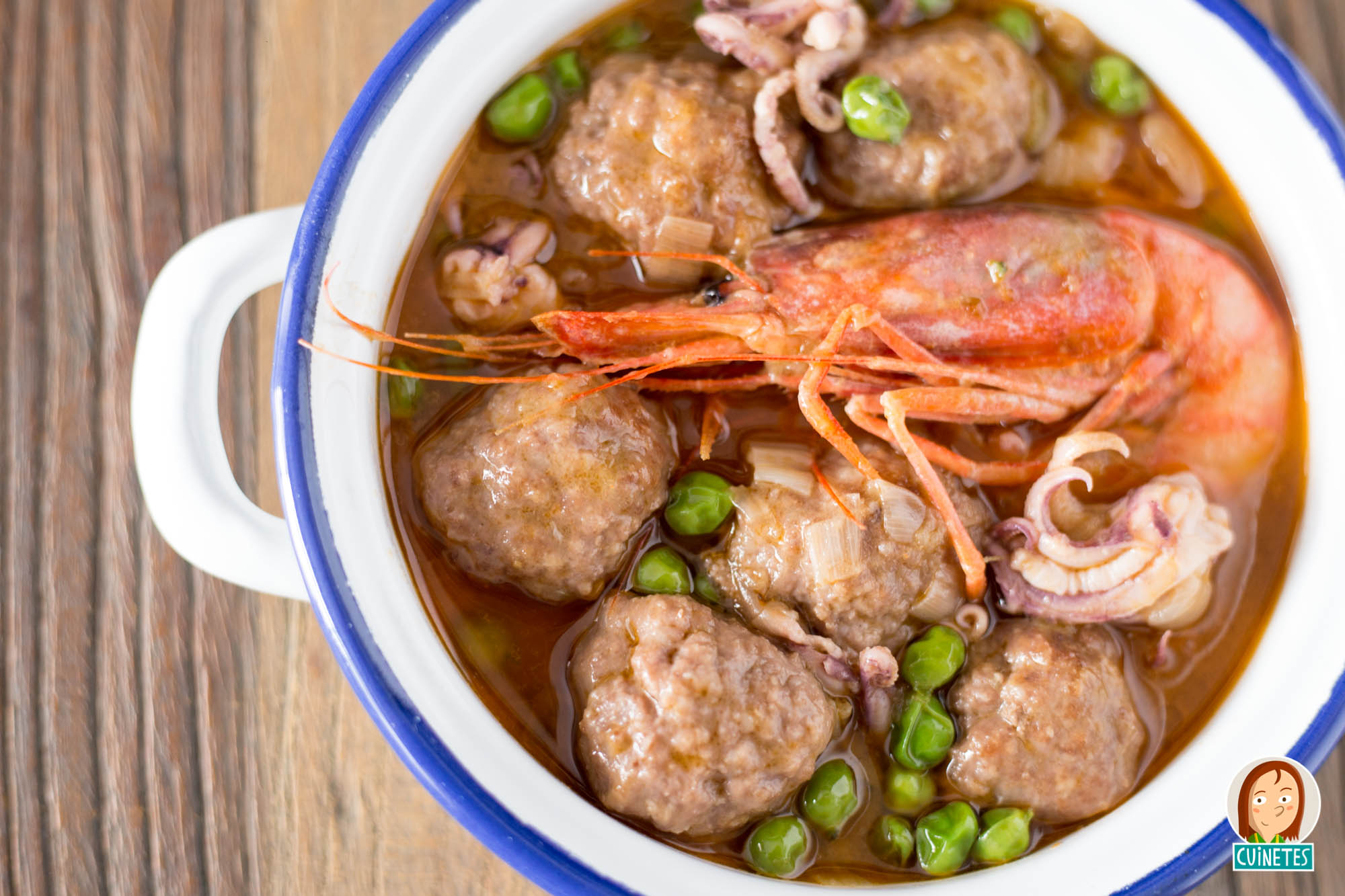 Catxoflino de mandonguilles amb gamba vermella i pèsols